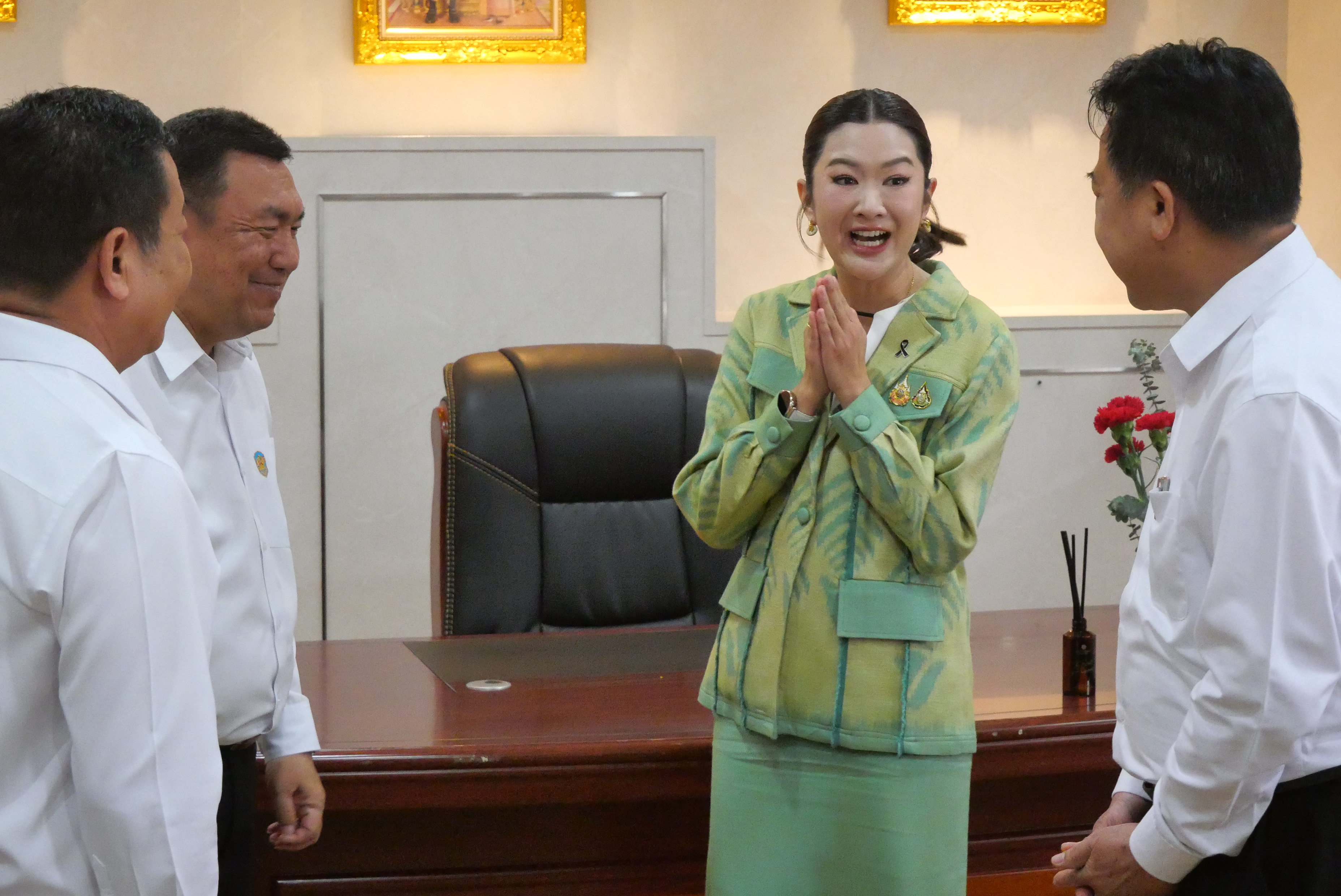 title - คณะผู้บริหาร ส.ป.ก. ร่วมแสดงความยินดีในโอกาสเข้ารับตำแหน่งของรัฐมนตรีว่าการกระทรวงเกษตรและสหกรณ์ และรัฐมนตรีช่วยว่าการกระทรวงเกษตรและสหกรณ์ 